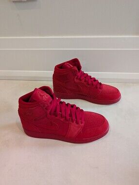 Air Jordan 1 Retro High BG Red Suede Gym Red Sneaker Youth 5Y / Women’s 6.5